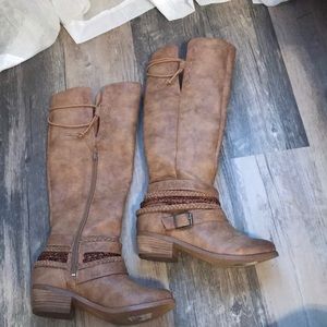 Not Rated light brown boots